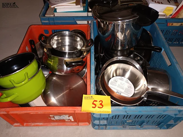Lot 53 - potten en pannen. 2 bakken - afbeelding 1 van  3