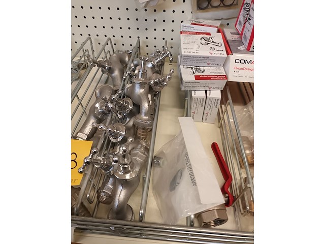 Lot 53 - sanitair en chauffage kranen. ca. 30 stuks - afbeelding 4 van  5