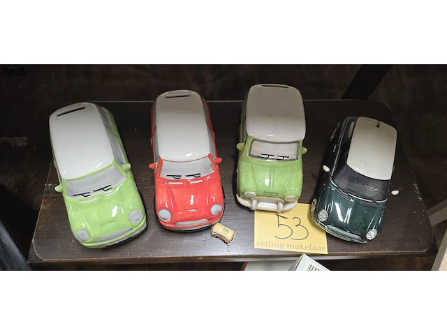 Lot 53 - volkswagen auto's 4 stuks en een mini mini - afbeelding 1 van  4