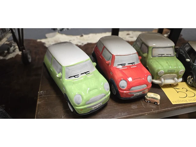 Lot 53 - volkswagen auto's 4 stuks en een mini mini - afbeelding 2 van  4