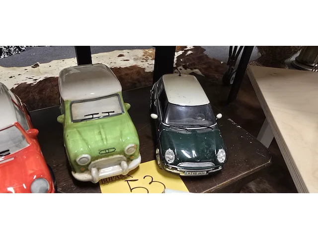 Lot 53 - volkswagen auto's 4 stuks en een mini mini - afbeelding 3 van  4