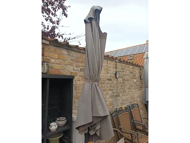 Lot 530 - parasol - afbeelding 2 van  3
