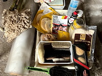 Lot 530 - rol plastiek en onderhoudsprodukten - afbeelding 1 van  4