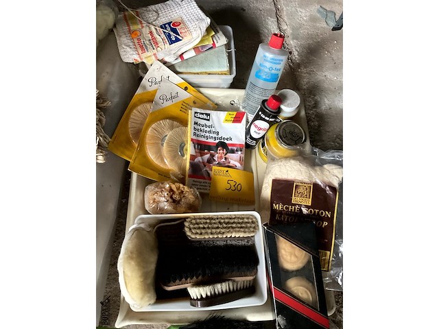 Lot 530 - rol plastiek en onderhoudsprodukten - afbeelding 4 van  4