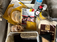 Lot 530 - rol plastiek en onderhoudsprodukten - afbeelding 4 van  4