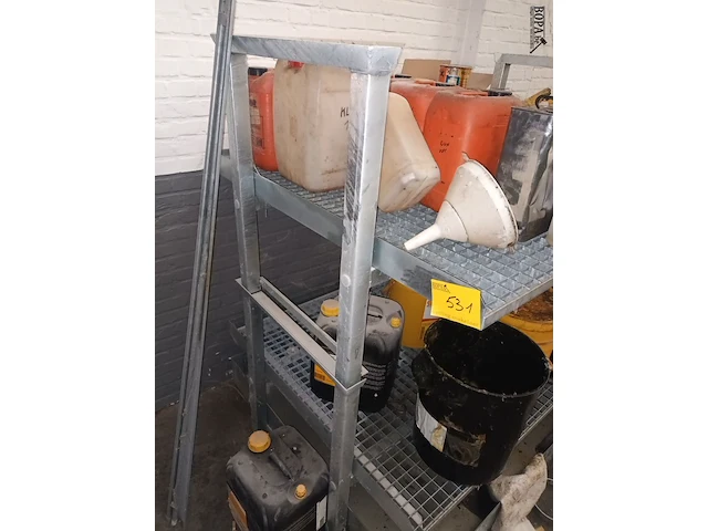 Lot 531 - denios rek met opvangbak - afbeelding 3 van  4