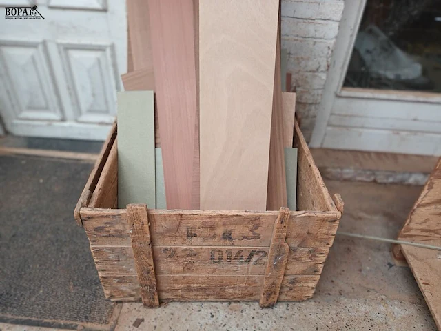 Lot 531 - houten bak. 3 stuks - afbeelding 4 van  6