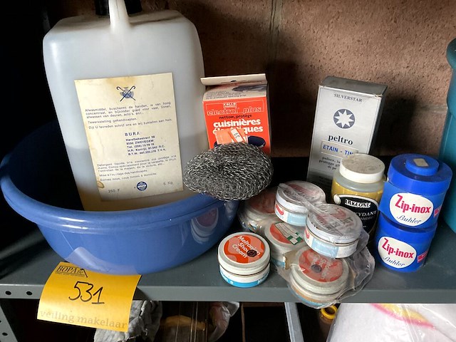 Lot 531 - onderhoudsprodukten allerhande - afbeelding 1 van  3