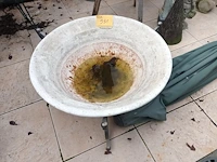 Lot 531 - tuinschaal - afbeelding 1 van  4