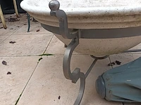 Lot 531 - tuinschaal - afbeelding 2 van  4