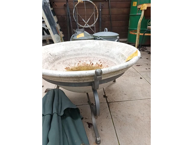 Lot 531 - tuinschaal - afbeelding 3 van  4