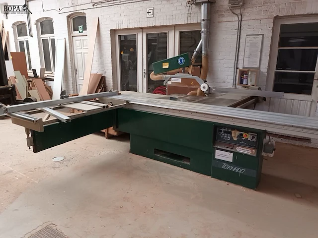 Lot 532 - paneelzaagmachine tornado - afbeelding 1 van  5
