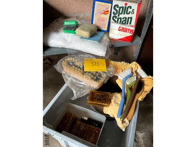 Lot 533 - onderhoudsprodukten allerhande - afbeelding 1 van  3