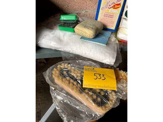 Lot 533 - onderhoudsprodukten allerhande - afbeelding 2 van  3