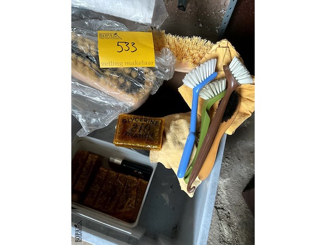 Lot 533 - onderhoudsprodukten allerhande - afbeelding 3 van  3