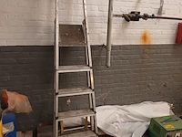 Lot 534 - aluminium trapladder - afbeelding 1 van  2