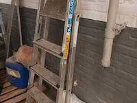 Lot 534 - aluminium trapladder - afbeelding 2 van  2