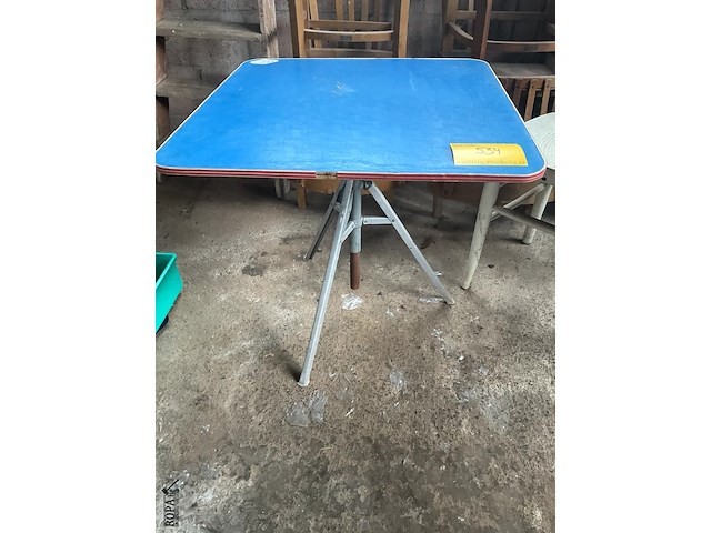 Lot 534 - laddertje, stoelen, campingtafel, ketel koper - afbeelding 4 van  8