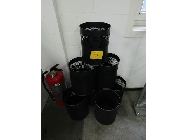 Lot 534 - metalen prullenmand. 7 stuks - afbeelding 1 van  3