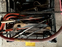 Lot 536 - bakken met werkgerief, 2 bakken met inhoud - afbeelding 3 van  4