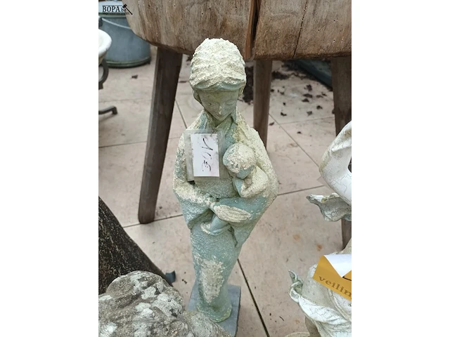 Lot 536 - tuinbeelden. 4 stuks - afbeelding 5 van  5