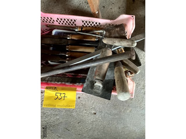 Lot 537 - bak met werkgerief, 1 bak met inhoud - afbeelding 3 van  3