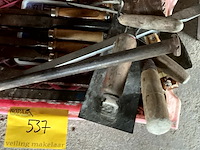 Lot 537 - bak met werkgerief, 1 bak met inhoud - afbeelding 3 van  3
