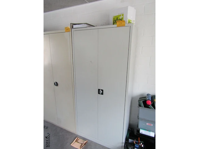 Lot 537 - metalen archiefkast - afbeelding 1 van  2