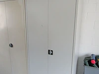 Lot 537 - metalen archiefkast - afbeelding 1 van  2