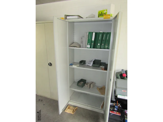 Lot 537 - metalen archiefkast - afbeelding 2 van  2