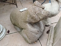 Lot 537 - tuinbeelden. 3 stuks - afbeelding 3 van  4