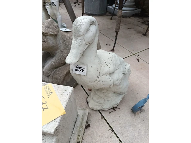 Lot 537 - tuinbeelden. 3 stuks - afbeelding 4 van  4