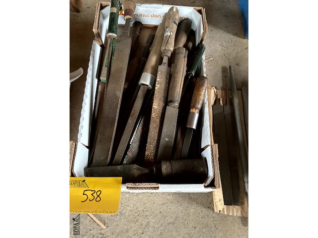 Lot 538 - doos met schaven werkgerief - afbeelding 2 van  3
