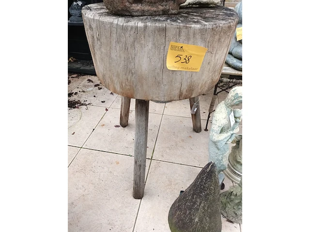 Lot 538 - houten kapblok - afbeelding 1 van  4