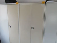 Lot 538 - metalen archiefkast - afbeelding 1 van  2