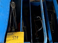 Lot 539 - blauwe werkbak met inhoud - afbeelding 2 van  3