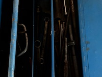 Lot 539 - blauwe werkbak met inhoud - afbeelding 3 van  3