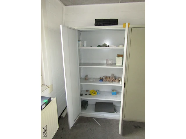 Lot 539 - metalen archiefkast - afbeelding 2 van  2