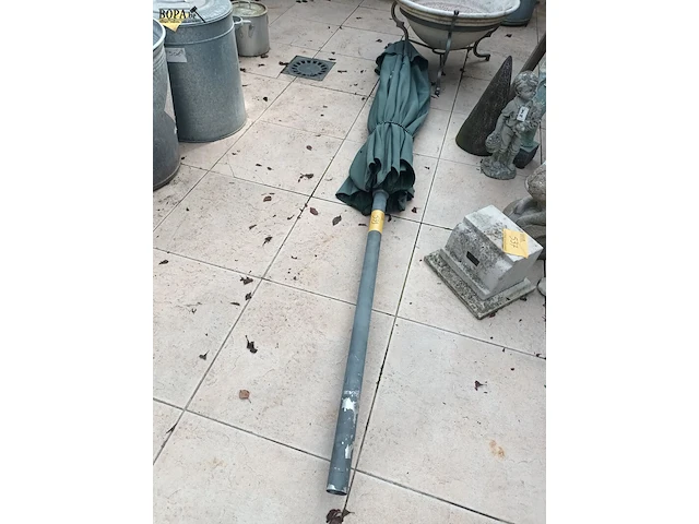 Lot 539 - parasol - afbeelding 1 van  3