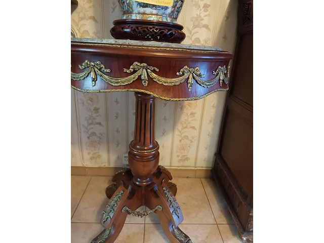 Lot 54 - bijzettafel - afbeelding 2 van  5