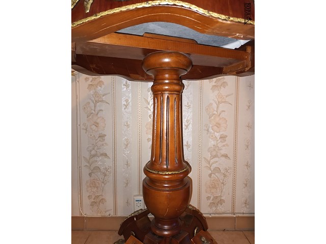 Lot 54 - bijzettafel - afbeelding 4 van  5