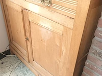Lot 54 - houten lage kast - afbeelding 2 van  3