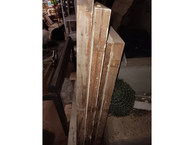 Lot 54 - houten ramen. 3 stuks - afbeelding 2 van  2