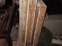 Lot 54 - houten ramen. 3 stuks - afbeelding 2 van  2