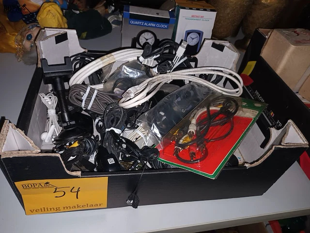 Lot 54 - kabels en adapters - afbeelding 1 van  4