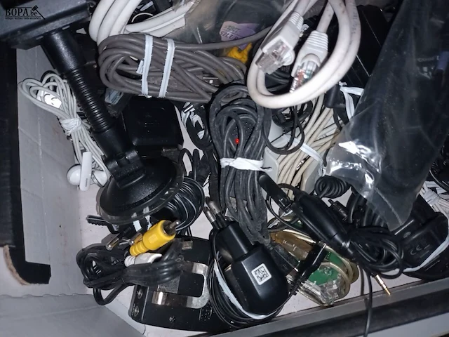 Lot 54 - kabels en adapters - afbeelding 3 van  4