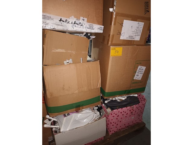 Lot 54 - kleerhangers - afbeelding 1 van  3