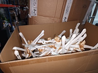 Lot 54 - kleerhangers - afbeelding 2 van  3