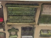 Lot 54 - miniatuur meubel setje voor poppenhuis - afbeelding 2 van  4