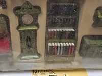 Lot 54 - miniatuur meubel setje voor poppenhuis - afbeelding 3 van  4